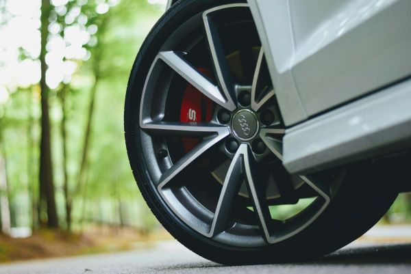 Les meilleurs conseils pour choisir les bons pneus pour votre auto